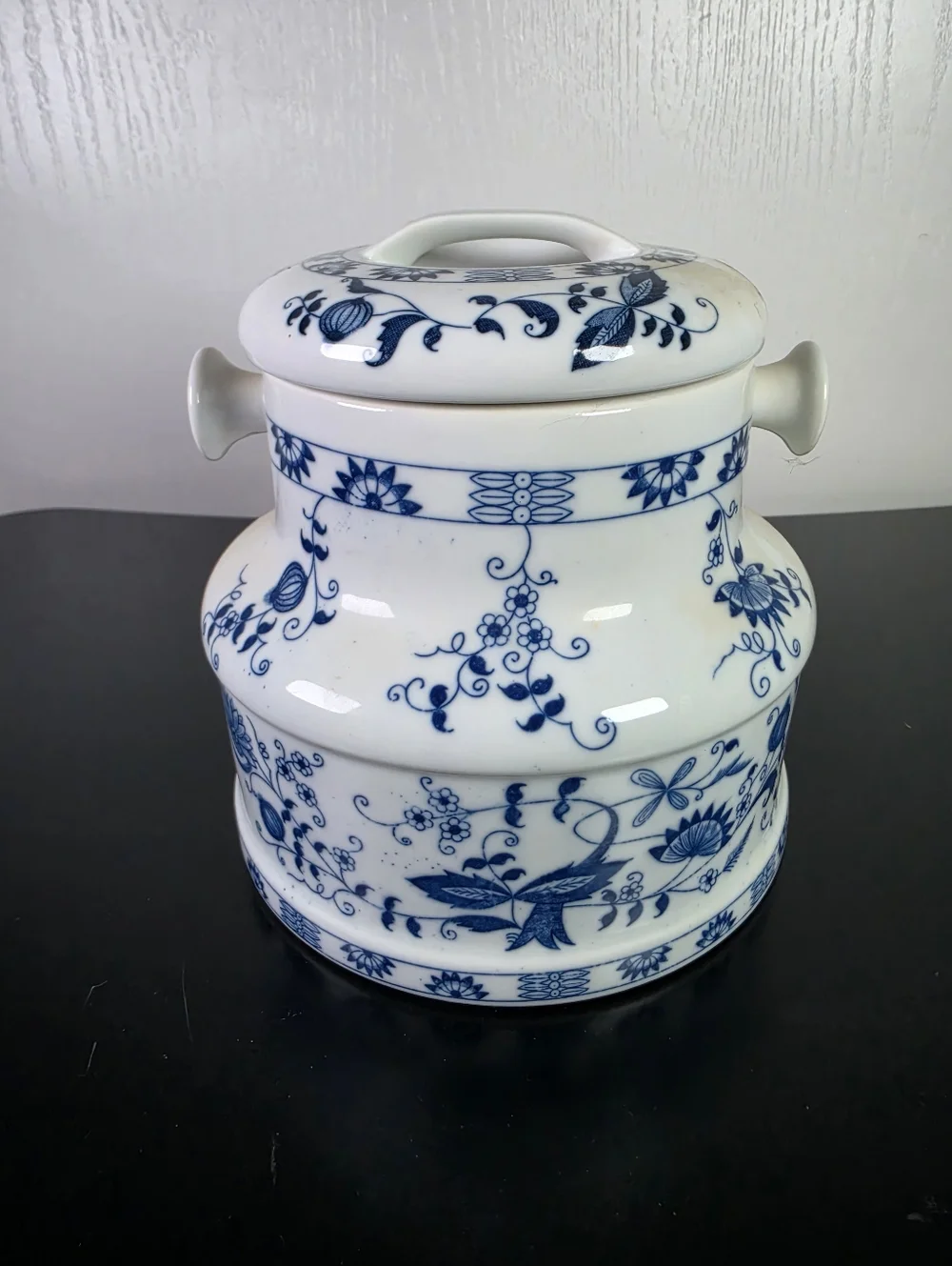 Vienna Woods Biscuit Jar